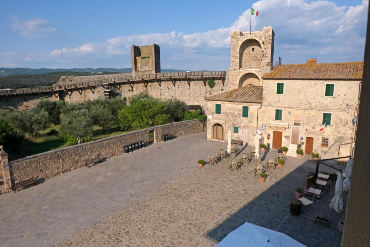 Rooms And Wine Al Castello Monteriggioni Kültér fotó